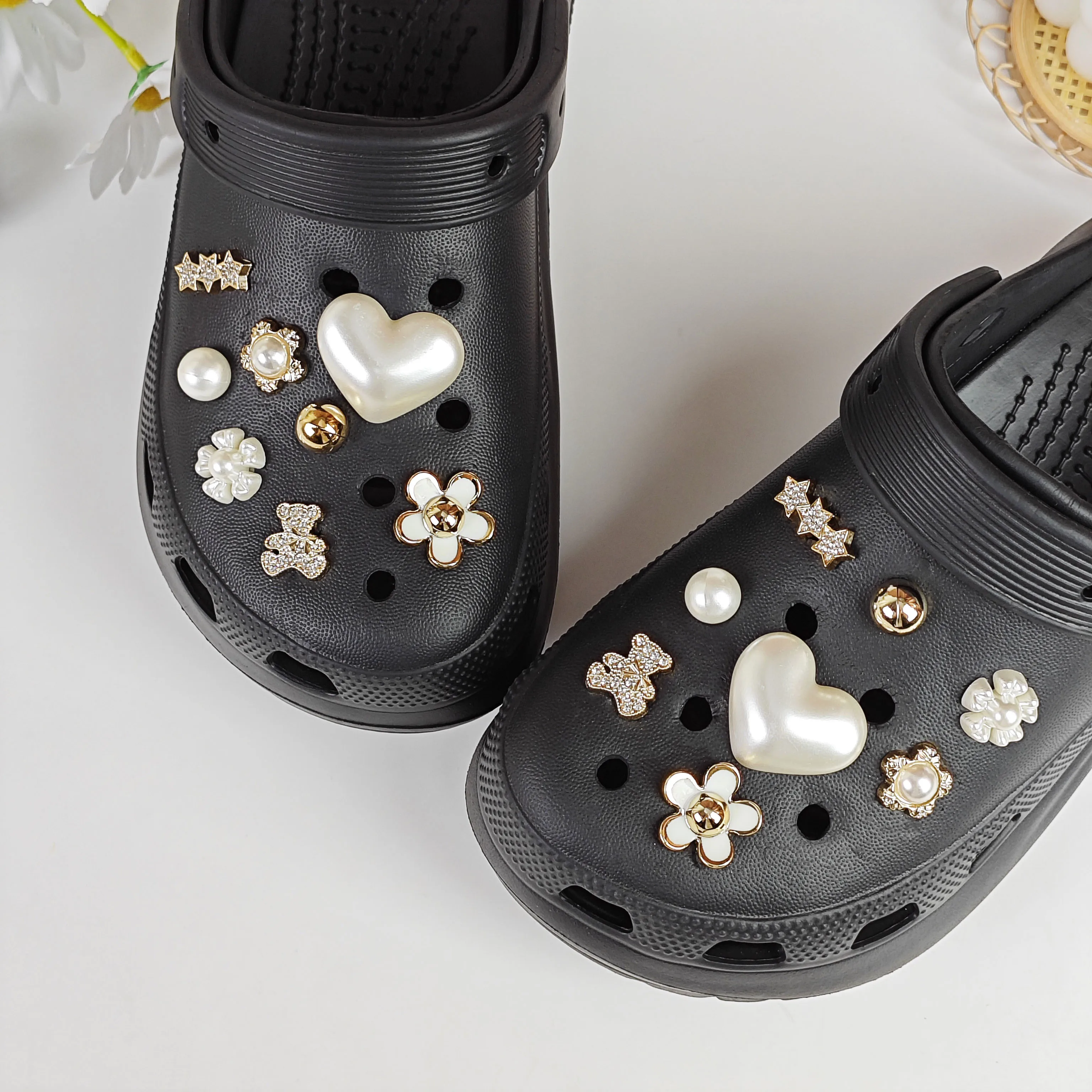 16Pcs DIY Shoe Decoration Charms Shiny Pearl Hearts, Flowers, Bears, Stars Decorative Buckles Non-Metal Lightweight Material Y2K Fashion Versatile Cute Personalized for Men and Women Suitable for Eva Beach Shoes, Sandals, Removable Shoe Decorations, Holiday Gifts