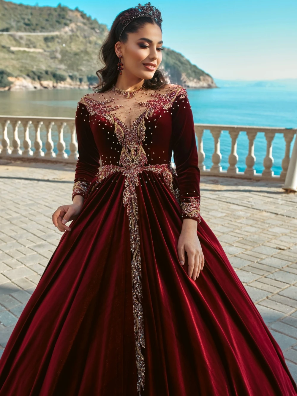 Chic Burgundy Long Gold Appliqued Ball Gown Dubai Moroccan Elegant Kaftan Velvet Party Evening Dress Beaded Sequins Dress