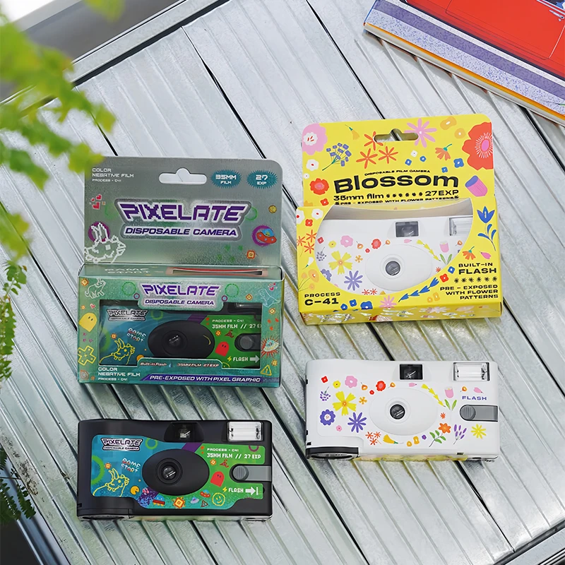 ISO 400 Retro 135 Disposable Film Camera 27 Exposures With Pattern Filter And Built-In Flash Portable Travel Film Camera.