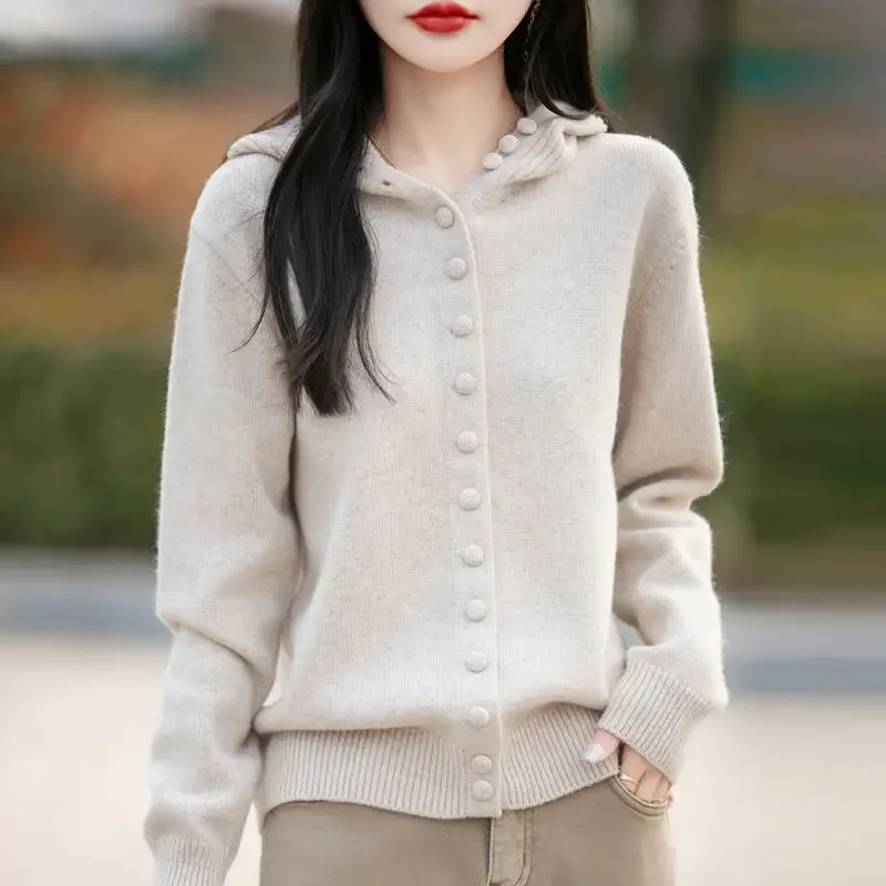 سترة وسترة سترة صوفية محبوكة جديدة سميكة ونحيفة وعصرية بغطاء للرأس للنساء