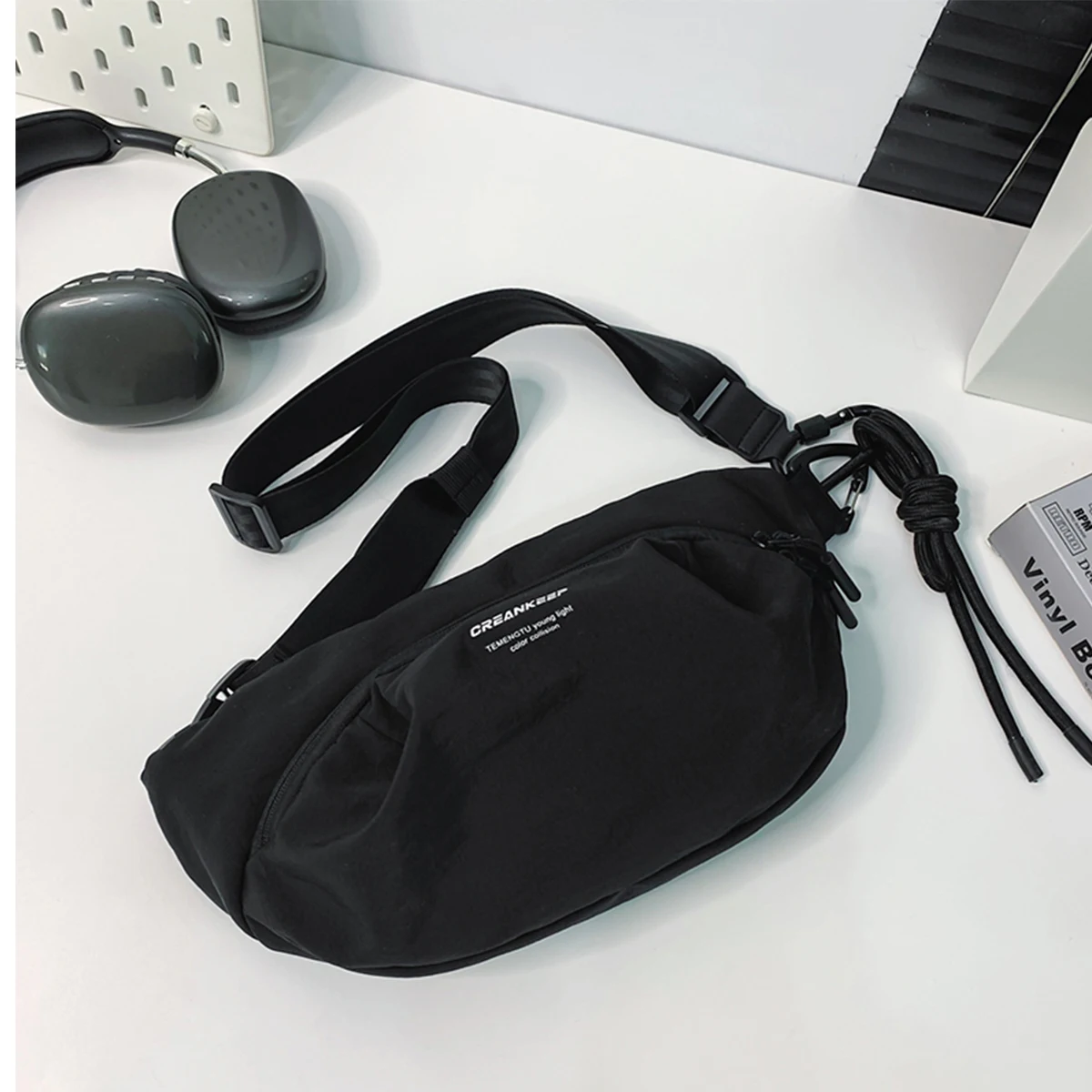 Borsa da petto multifunzionale per uomo e donna - Zaino a tracolla con tasche antifurto, marsupio da viaggio leggero per