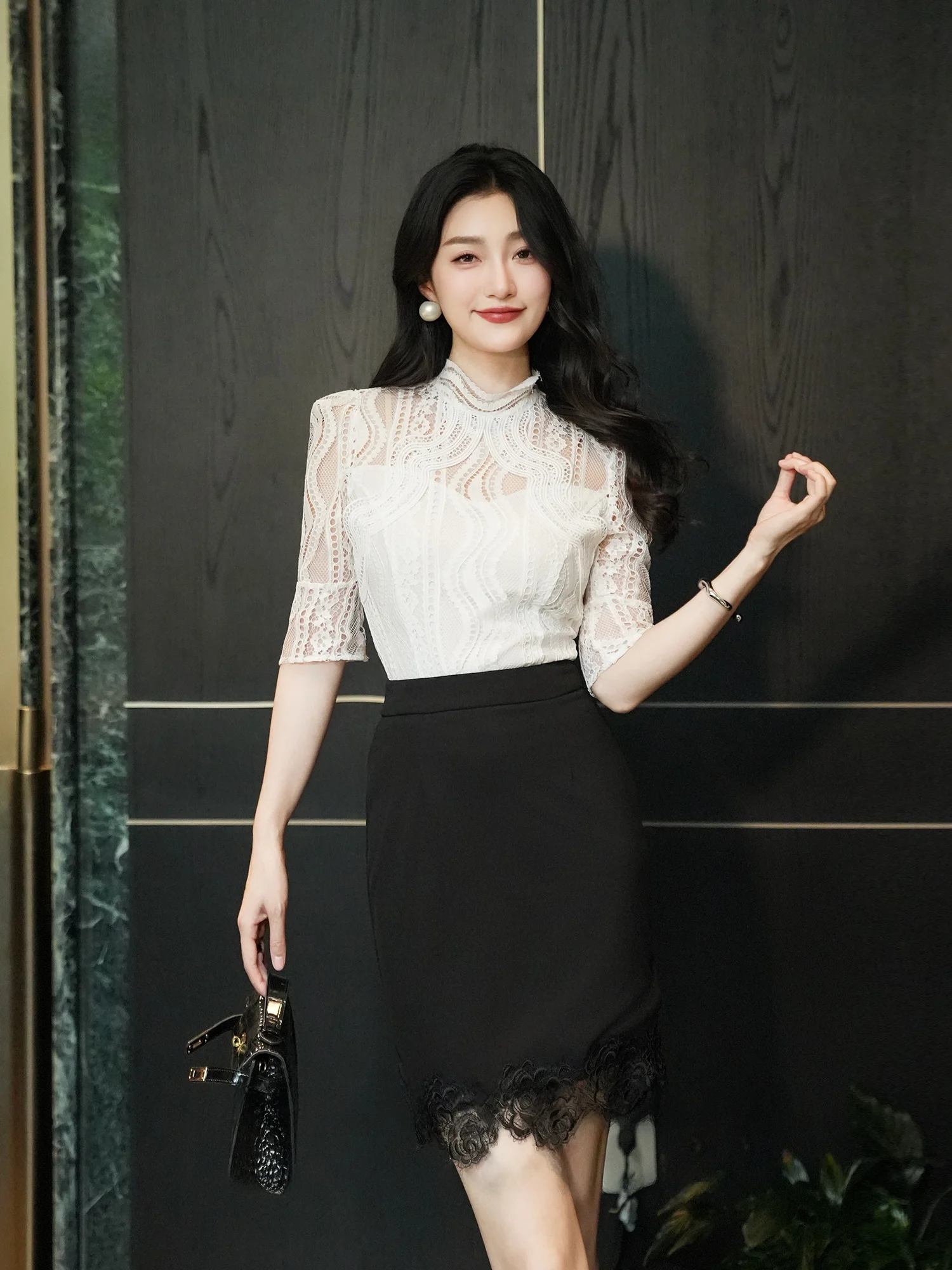 

Романтическая летняя женская повседневная футболка из полиэстера с вышивкой, ажурными элементами и сложной отделкой, с коротким рукавом, для защиты от солнца