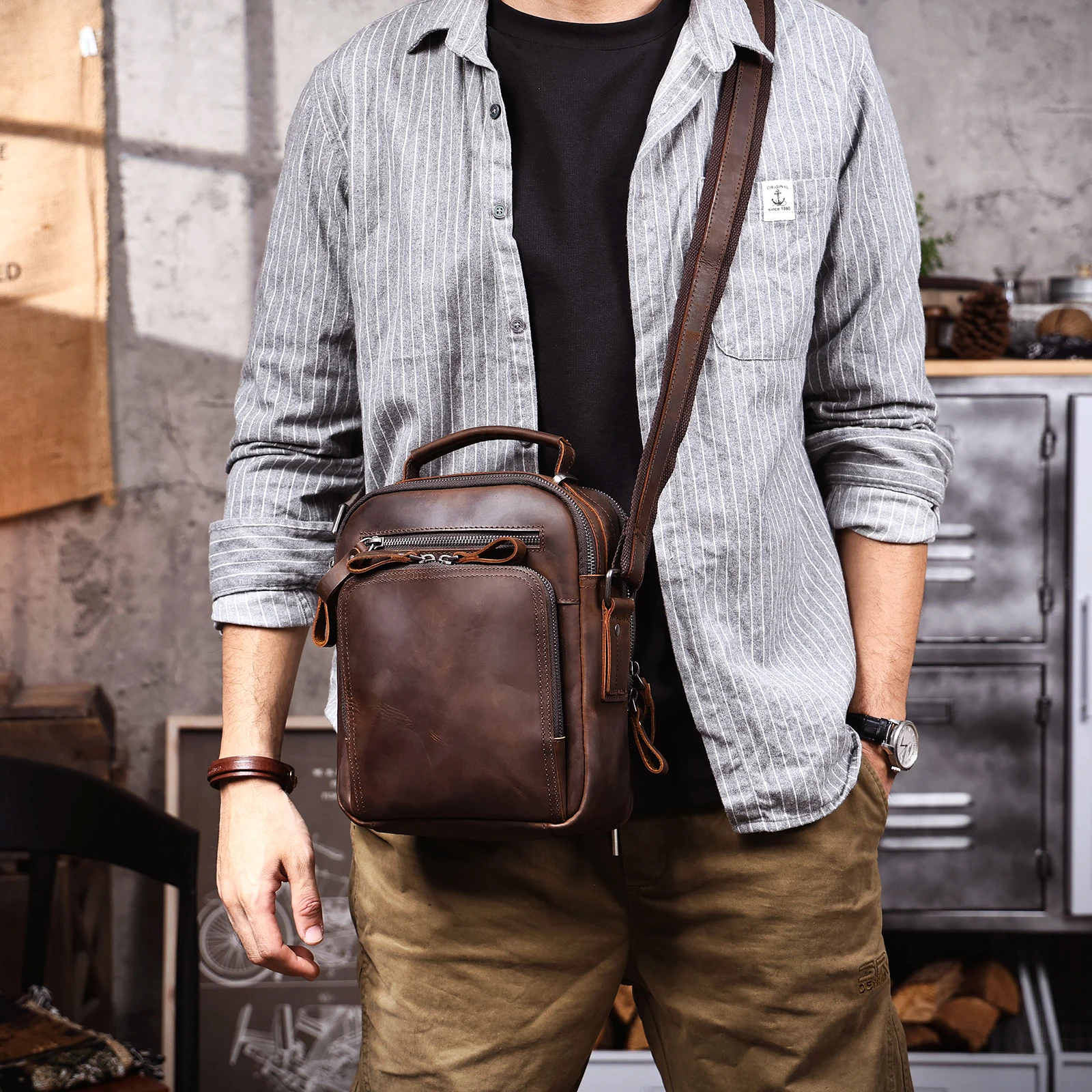 Vintage Leder-Umhängetasche für Herren, Lässige Crossbody-Tasche, Herren-Schultertasche aus Crazy-Horse-Leder, Handgefertigt – Detail 7
