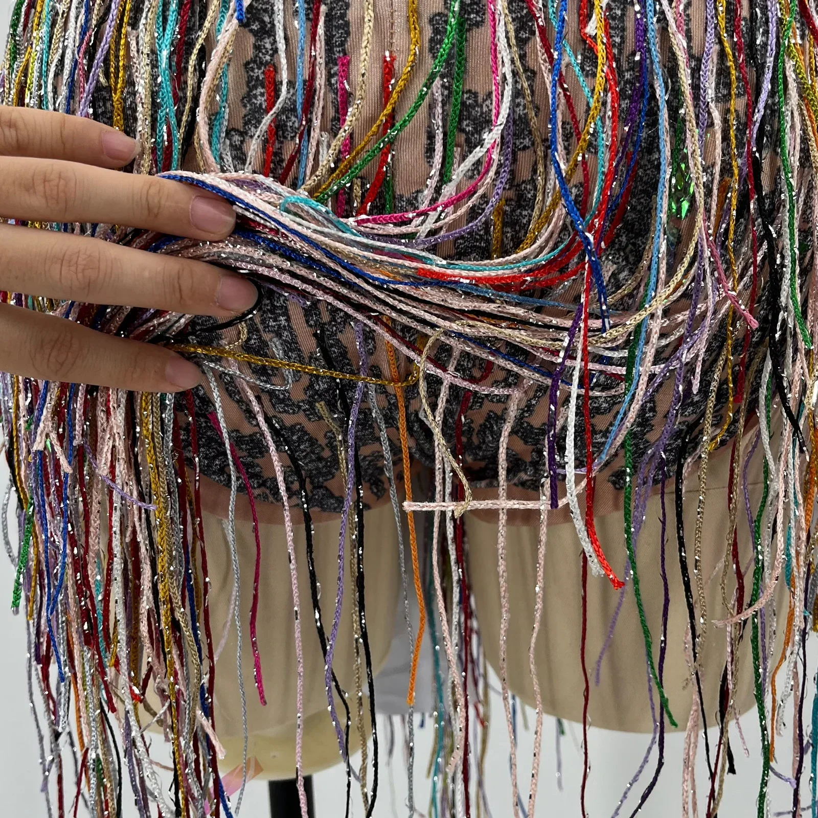 ใหม่ผู้หญิงเลื่อมบอดี้สูทพู่สีสัน Rhinestone เซ็กซี่นักร้องนักเต้นแสดงเวที club Party วันเกิดสวมเครื่องแต่งกาย