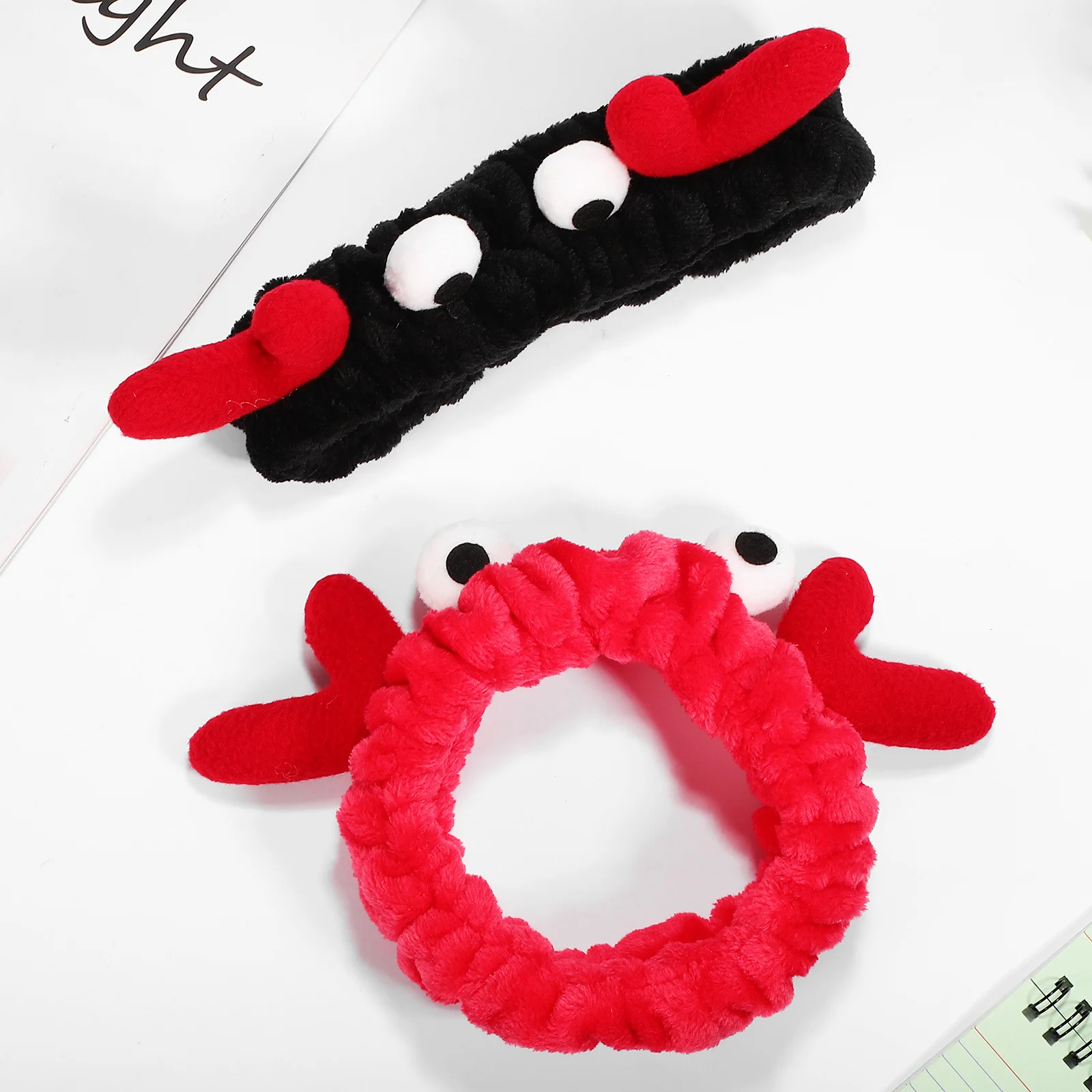 

2 pcs 3D Reindeer Antlers Eyes Design Coral Fleece Makeup Headbands For Women Spa Face Wash Skincare Hairbands