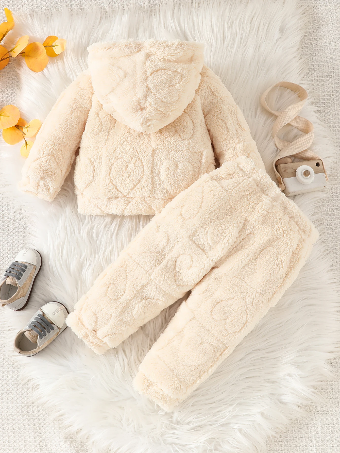 0-2 years old baby autumn and winter warm and comfortable love fur pattern hooded top + love fur pattern pants two-piece set