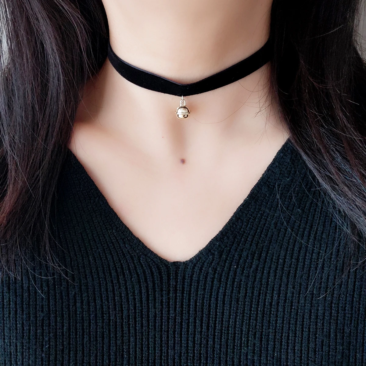 Sweet Cute Velvet with Bell Shape Pendant Choker Neck with Choker Collar Necklace Girl