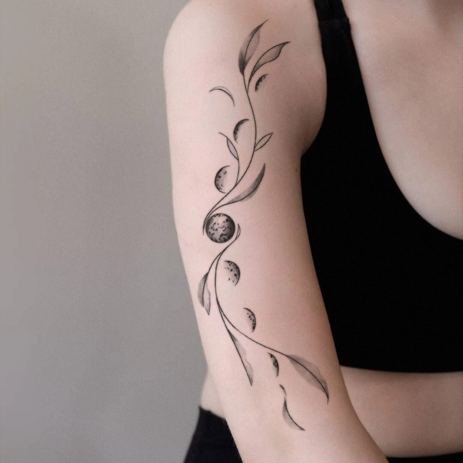 

Minimalist Leaf Vine Tattoo Sticker Waterproof Long Lasting Fine Line Temporary Tattoo for Women Finger Hand