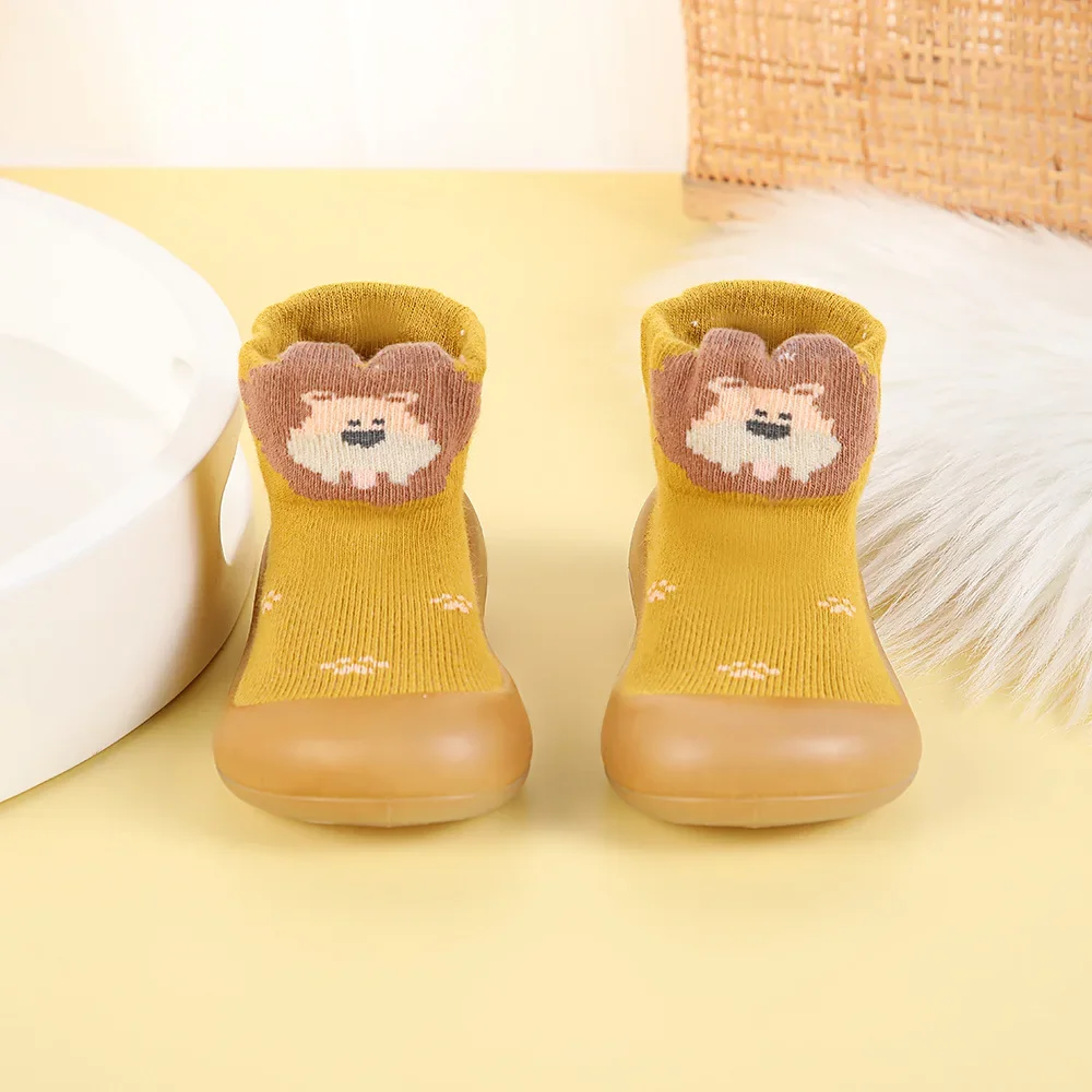 أحذية أطفال لطيفة مطرزة برسوم كارتونية عالية الجودة للأولاد والبنات، جوارب قطنية مريحة متوسطة الأنبوب، أحذية للأطفال الصغار