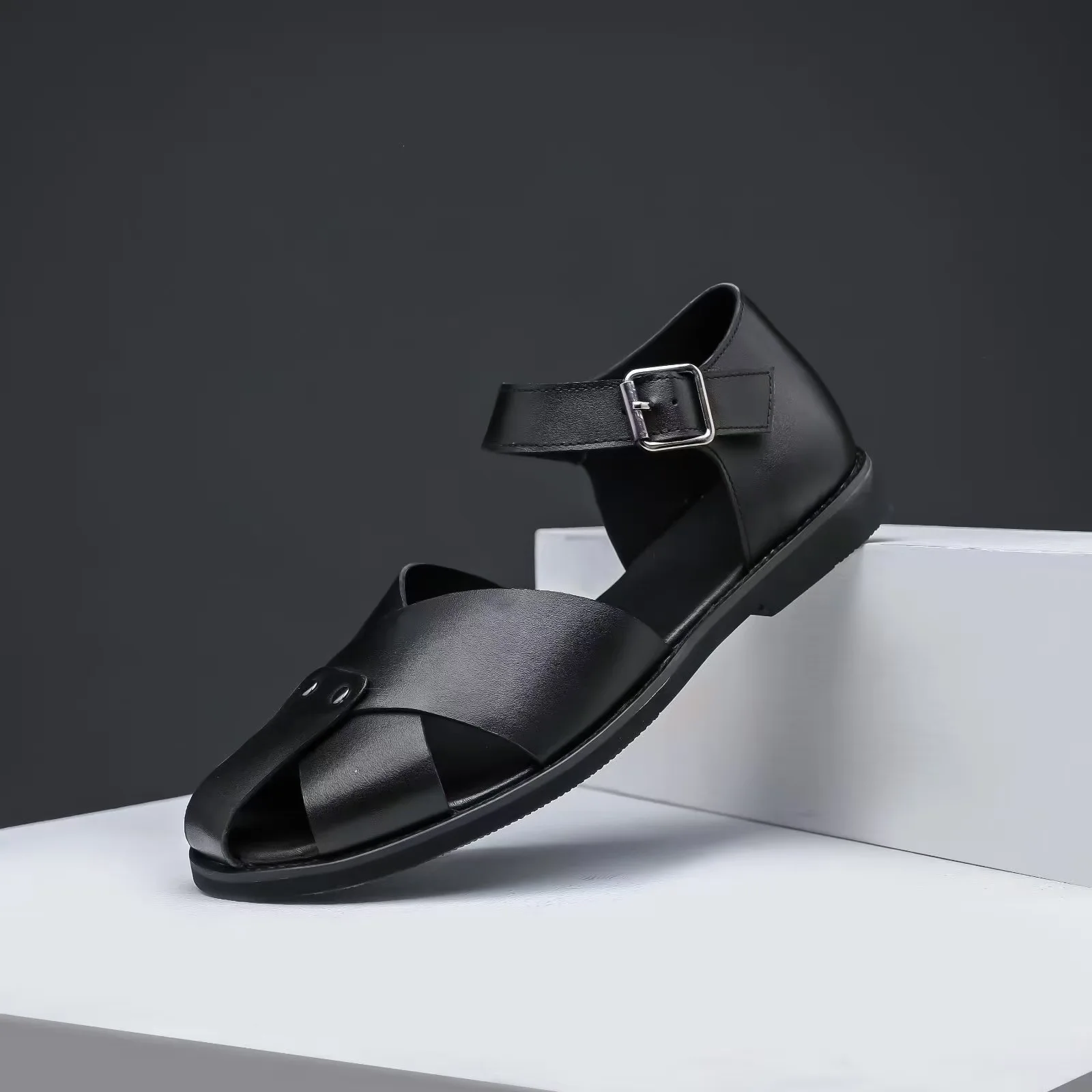 

Брендовые мужские сандалии из натуральной кожи, шлепанцы на плоской подошве, базовая уличная мужская повседневная обувь, модные пляжные тапочки, винтажные роскошные дизайнеры