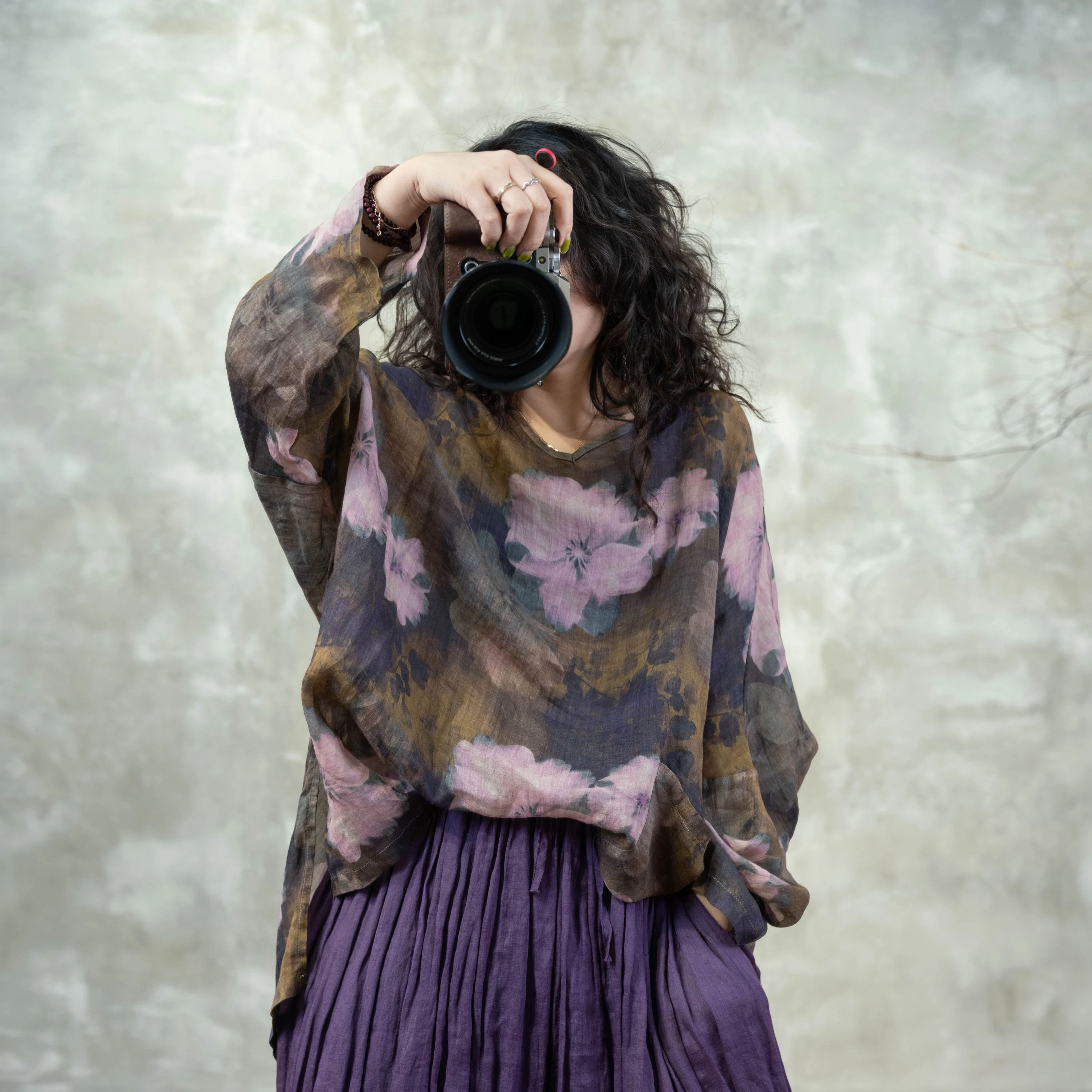 Cseta Retro de Linho Floral ande com Manga Longa Plus Size Moda Fena Início do Outono Decote em V Top de Crimento...