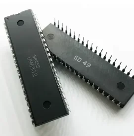 1/5PCS UM6532 6532 DIP DIP-40 IC Chips