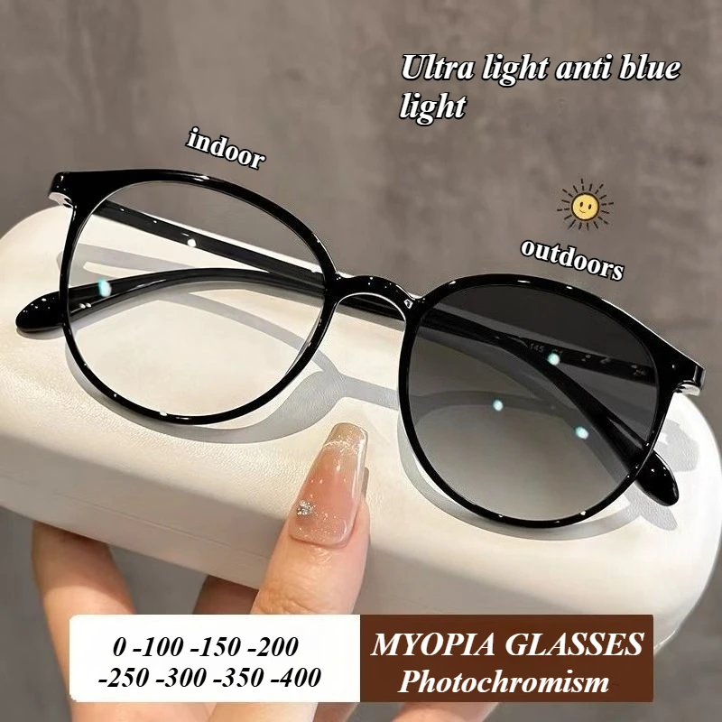 Photochrome modische Myopie-Brille für Damen, ultraleichte Anti-Blaulicht-Brille, bequemer und vielseitiger ovaler Rahmen