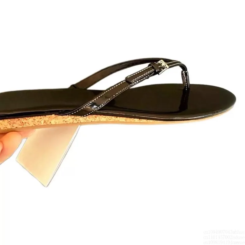 

Wood Grain Small Slope Heel Flat Bottom Pinch Foot Flip-flops Women's Outer Wear 2025 New Summer Beach Sandals