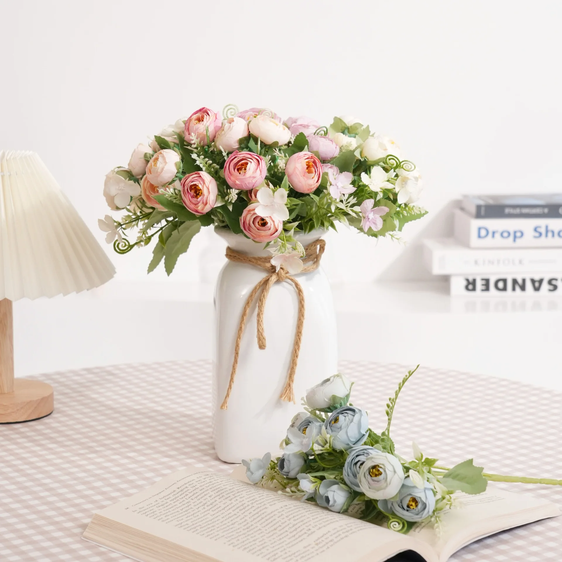 

4PCS European Vintage Artificial Silk Tea Rose Flower Small bud Bouquet Wedding Home Retro Fake Flower Party DIY Decoration