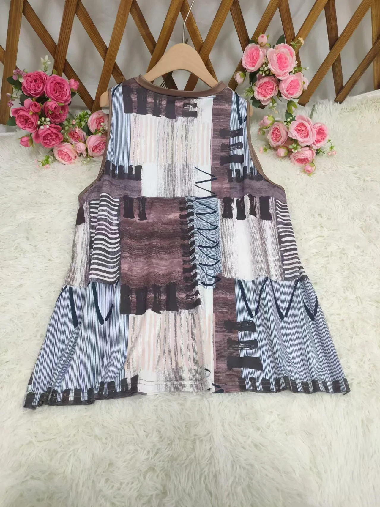 Women's summer clothing: color block plaid sleeveless V-neck vest with straps at the neckline image 4