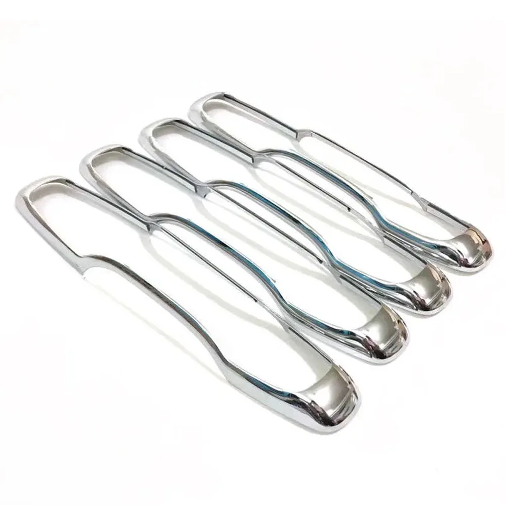 

Refined Look with this chrome door handle trim set tailored specifically to fit the exterior design of the luxurious SUV model