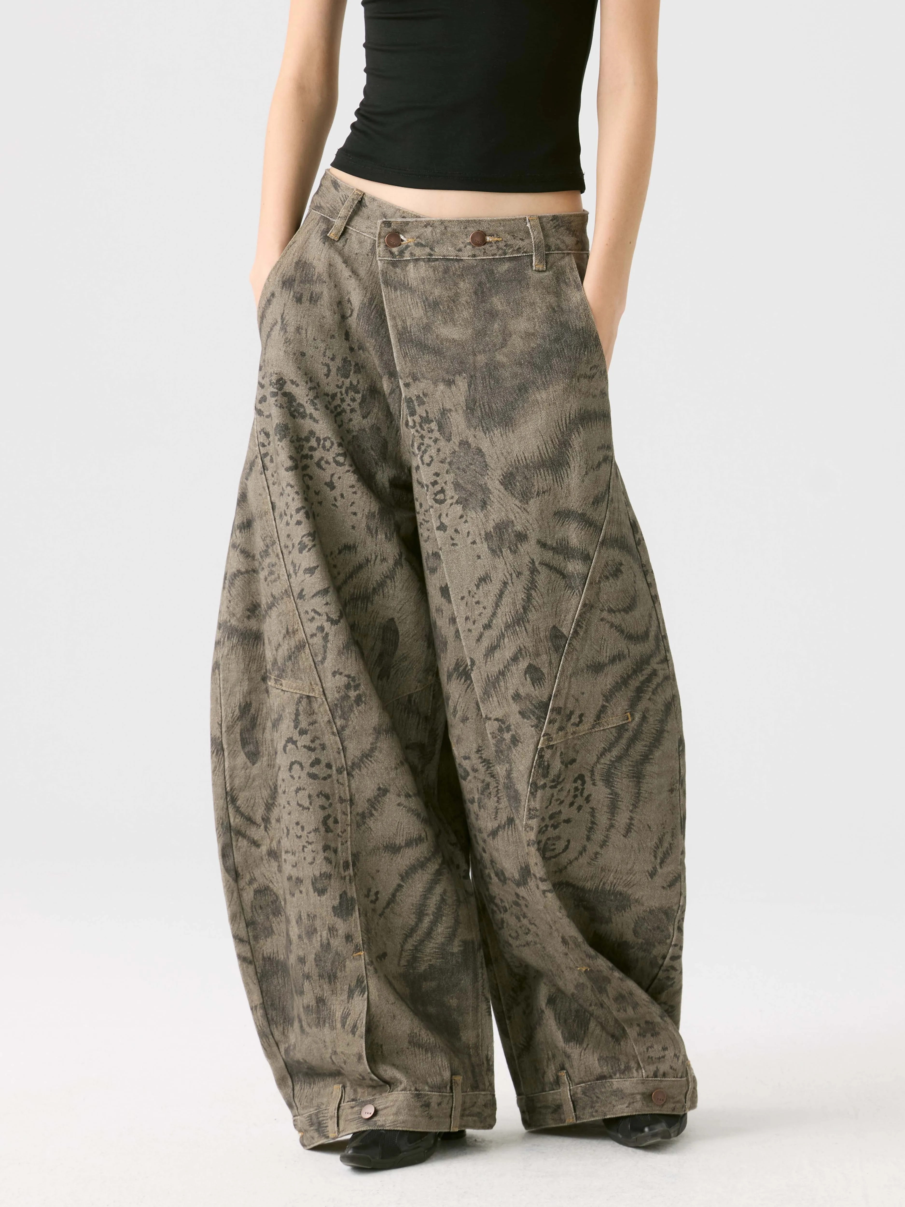 

HaHaHa Animal Totem Pattern Wide Leg Knife Pants Cross Waist Design Low Waist Denim Jeans for Women All Seasons Cotton Material
