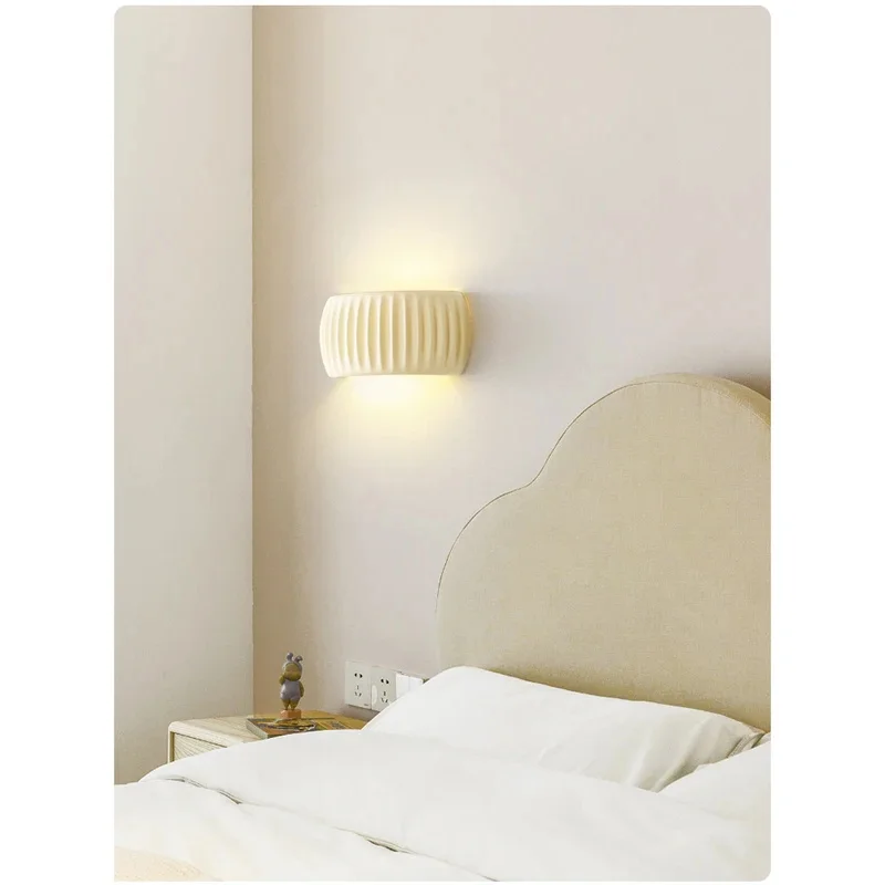 Ribbed Ceramic LED Wall Sconce Up Down Light Cream Curved Wall Lamp Bedroom Corridor Homestay Decor Lighting