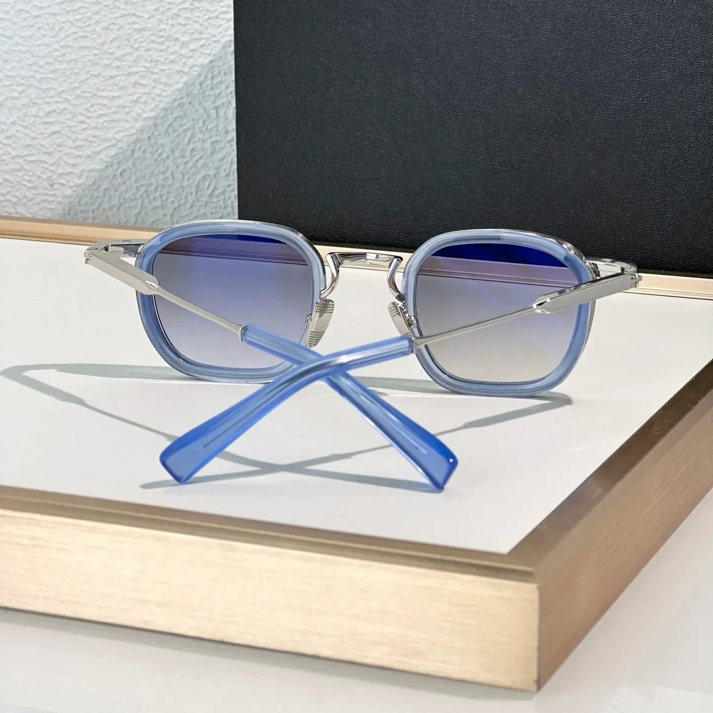 Fashion Sunglasses For Women and Men LEO2 Style Anti-Ultraviolet Retro Plate Full Frame Special design Glasses Random Box