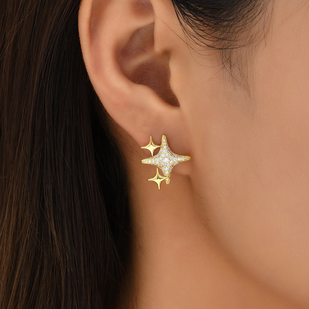 

JF2023 New Original Design Delicate Light Luxury Micro Inset Zircon Sparkle Star Stud Earrings For Women