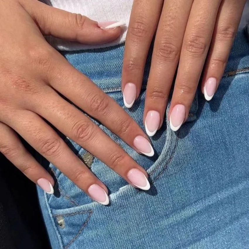 24 pièces/ensemble français ovale faux ongles ensemble bord blanc nu portable presse sur ongles conseils couverture complète courte acrylique amande faux ongles Art