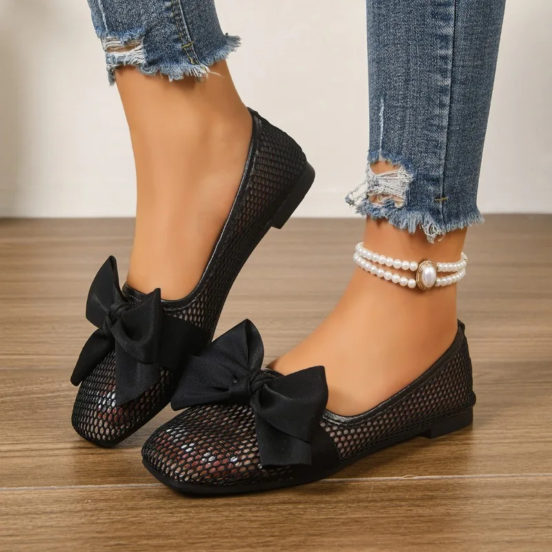 Single Shoe with Good Breathability, One-piece Style, Women's Light-colored Low-cut Spring Outfit, Versatile and Flat Bottom.