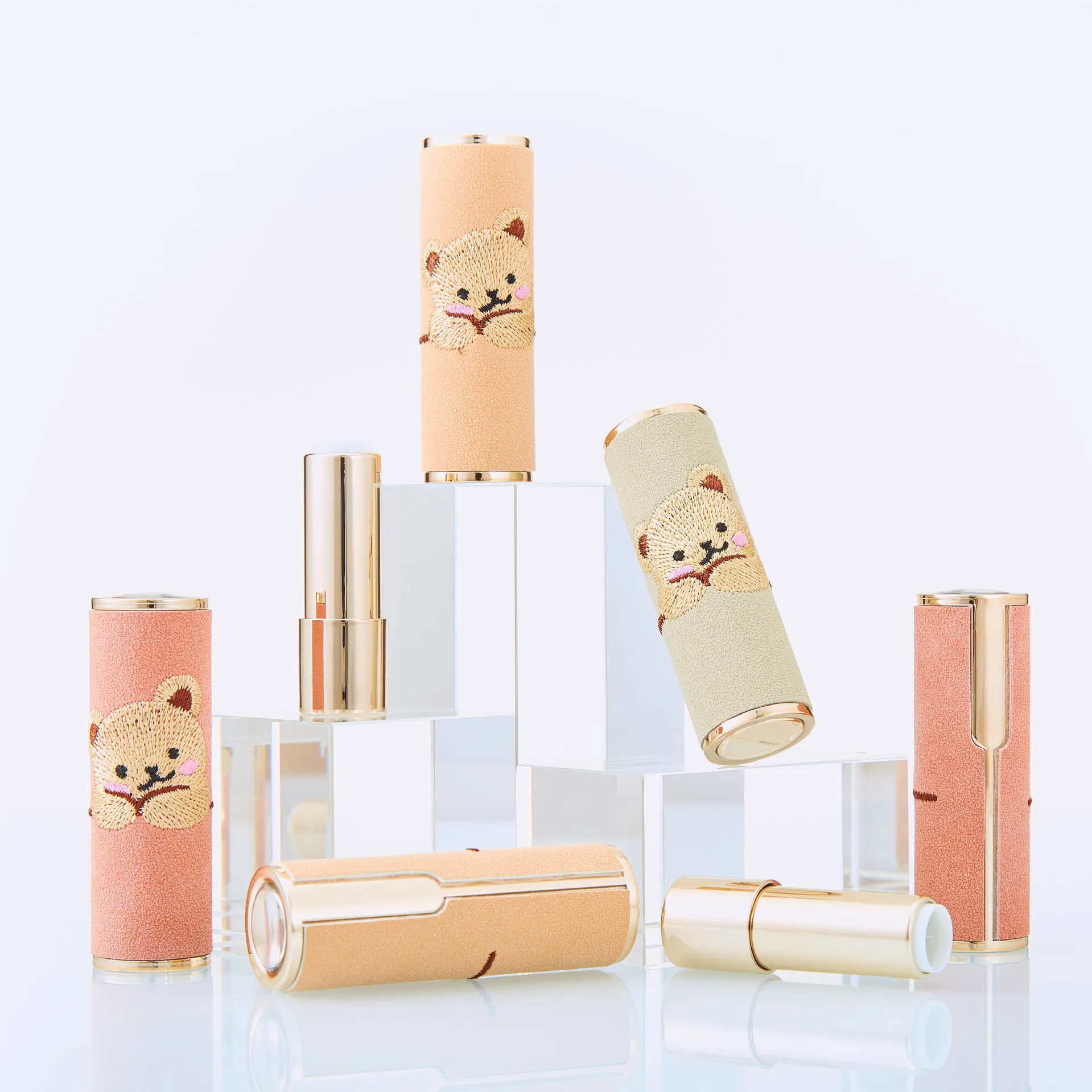 

100Pcs 12.1mm Embroidery Cute Bear Lip Balm Tubes Empty 3.5G Pressed Lipstick Tube Refillable Container for Women Girls Mum