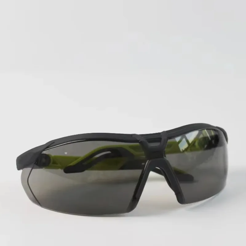 

Cycling Goggles Anti-Impact and Anti-Splash Protective Sunglasses UV Strong Light Eye Protection