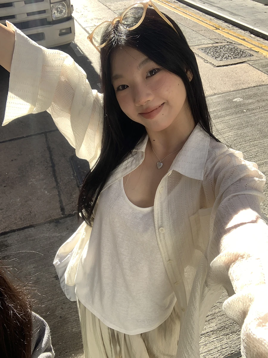 قميص نسائي فضفاض بأكمام طويلة للحماية من الشمس، تصميم أنيق لصيف 2025، ياقة بولو بأزرار، قماش رقيق