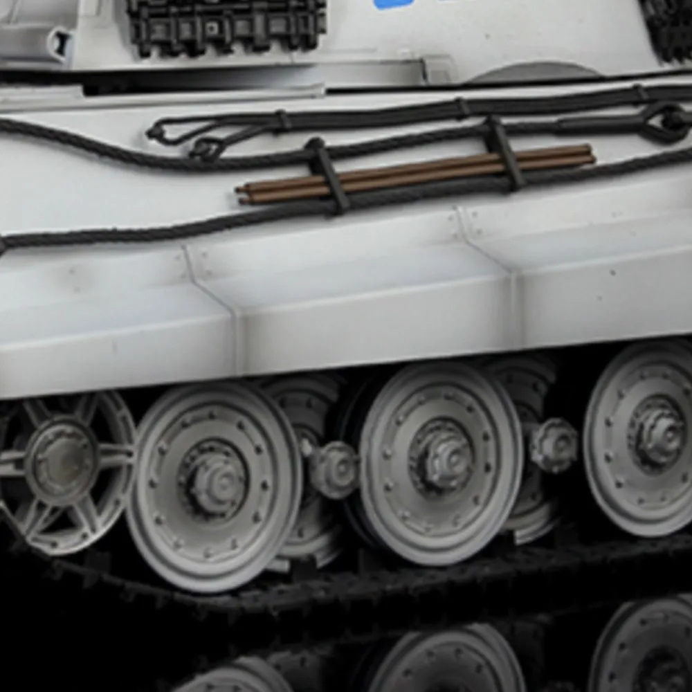 

Henglong 7.0 King Tiger FPV 3888A 360° Turret Barrel Recoil 2.4G 1/16 RC Tank Infrared Battle Engine Sound TH17550-SMT7