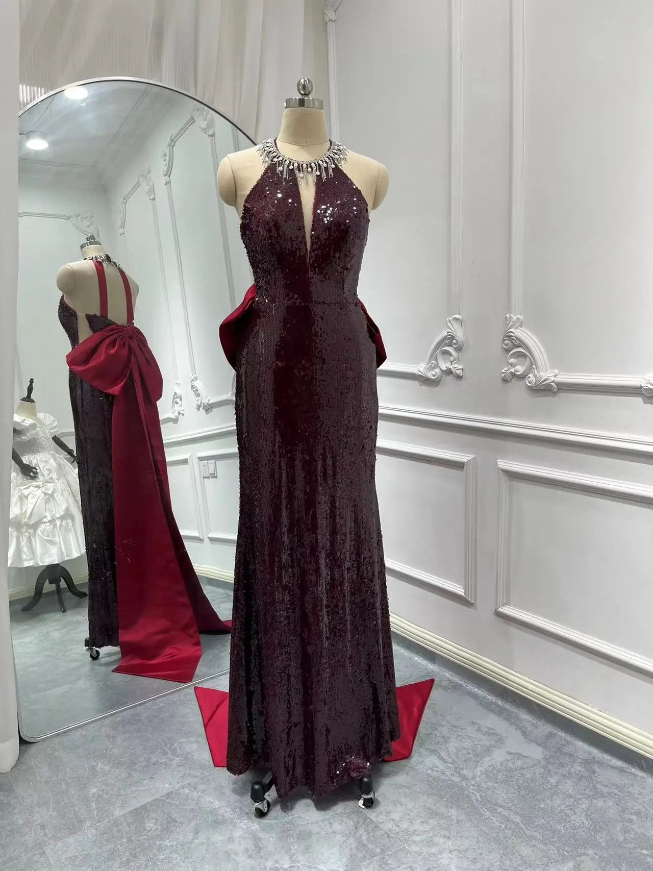 

Sparkly Stock Burgundy Sequined Prom Party Dresses For Women Halter Beads Pearl Bow Train Wedding Occasion Wear Formal Evening