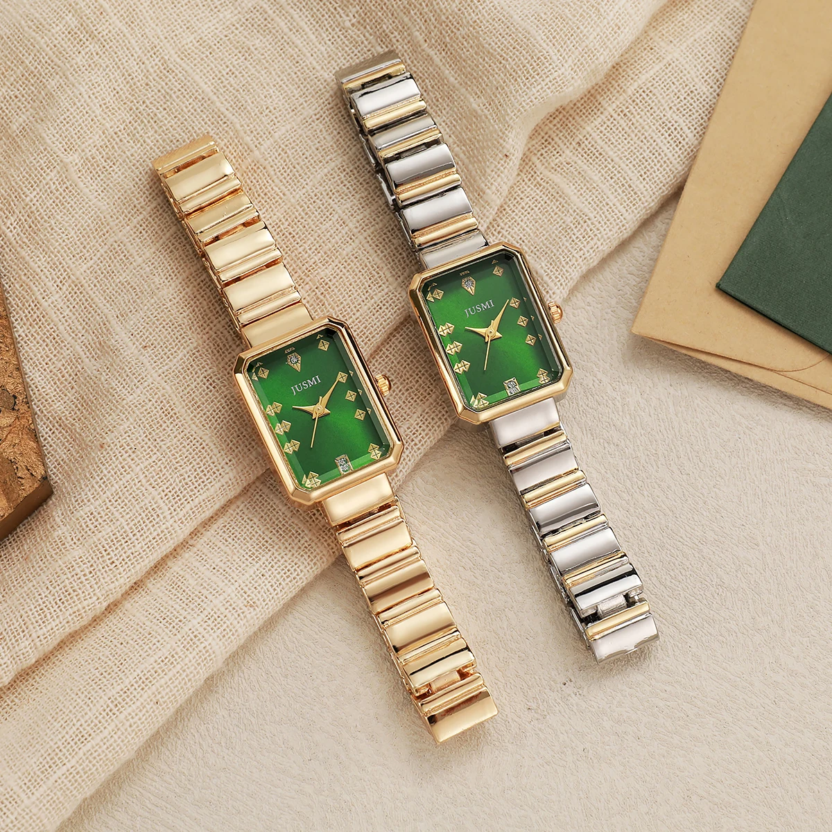 

Новые женские наручные часы в стиле ретро с квадратным сверлом и точечным циферблатом, модным дизайном и универсальным кварцевым механизмом.