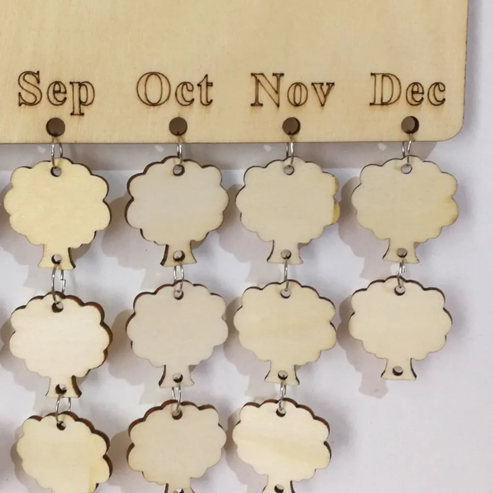 

Wooden Plaque Calendar Board with 1 Hanging Rope 50 Tree Shape Wooden Discs Birthday Reminder Family Friends Tally Board