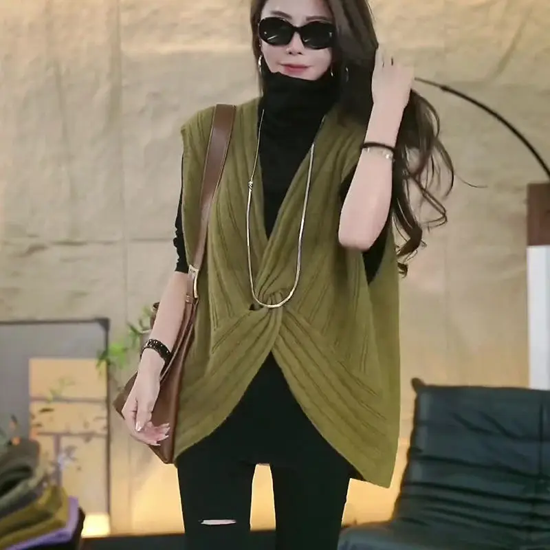 

Elegant Women's 2024 Spring Fashion Versatile Solid Color Comfortable Commuter Minimalist Baggy Design Cross Knitted Shirt Vest