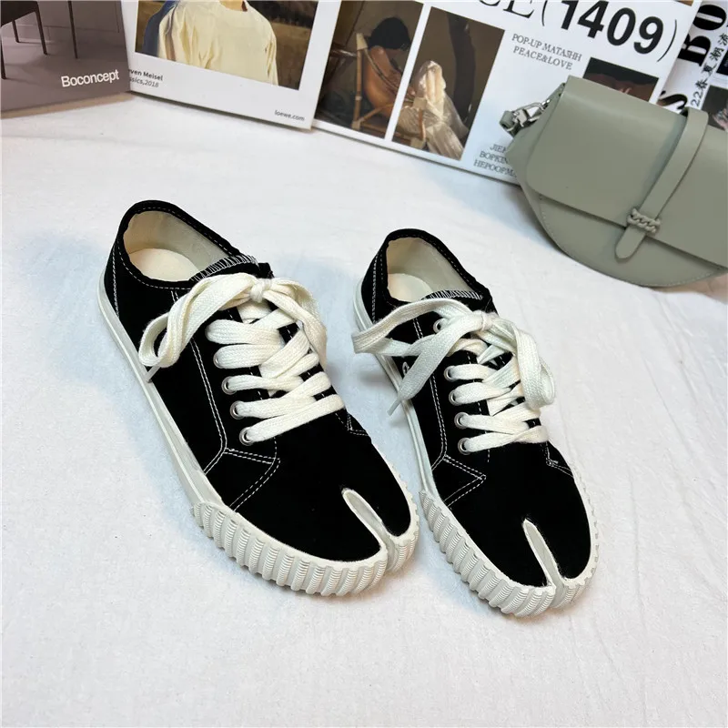 Women\'s 2024 spring Training Black split toe biscuit lace-up Sneakers Korea y2k Designer Student canvas flat casual canvas shoes