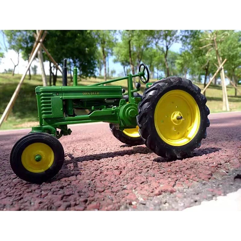 ERTL Diecast 1:16 Scale Tractor Alloy Agricultural Vehicle Model Collection Souvenir Static Display Decoration