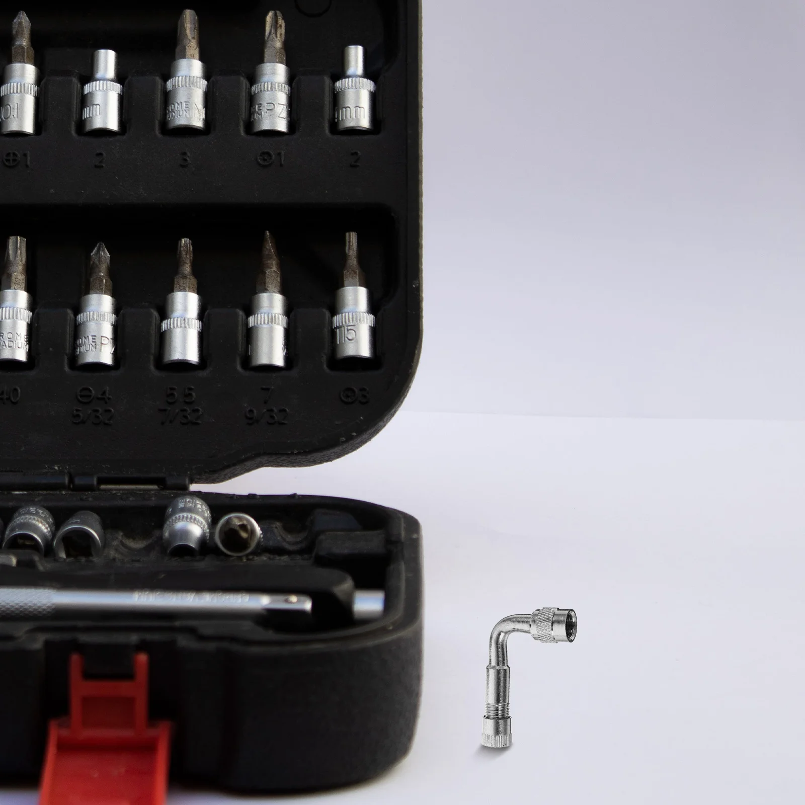 

90 Degree Angled Valve Stem Extension Adapter Universal Fit for Car Motorcycle Scooter Bike Core Built-in Inflation