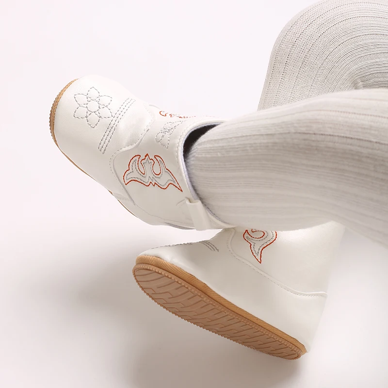 Modische Baby-Stiefel (0-18 Monate) mit niedlichem Aufdruck, hochwertiger, weicher PU-Antirutschsohle für Frühling und Herbst, Lauflernschuhe für Neugeborene – Detail 15
