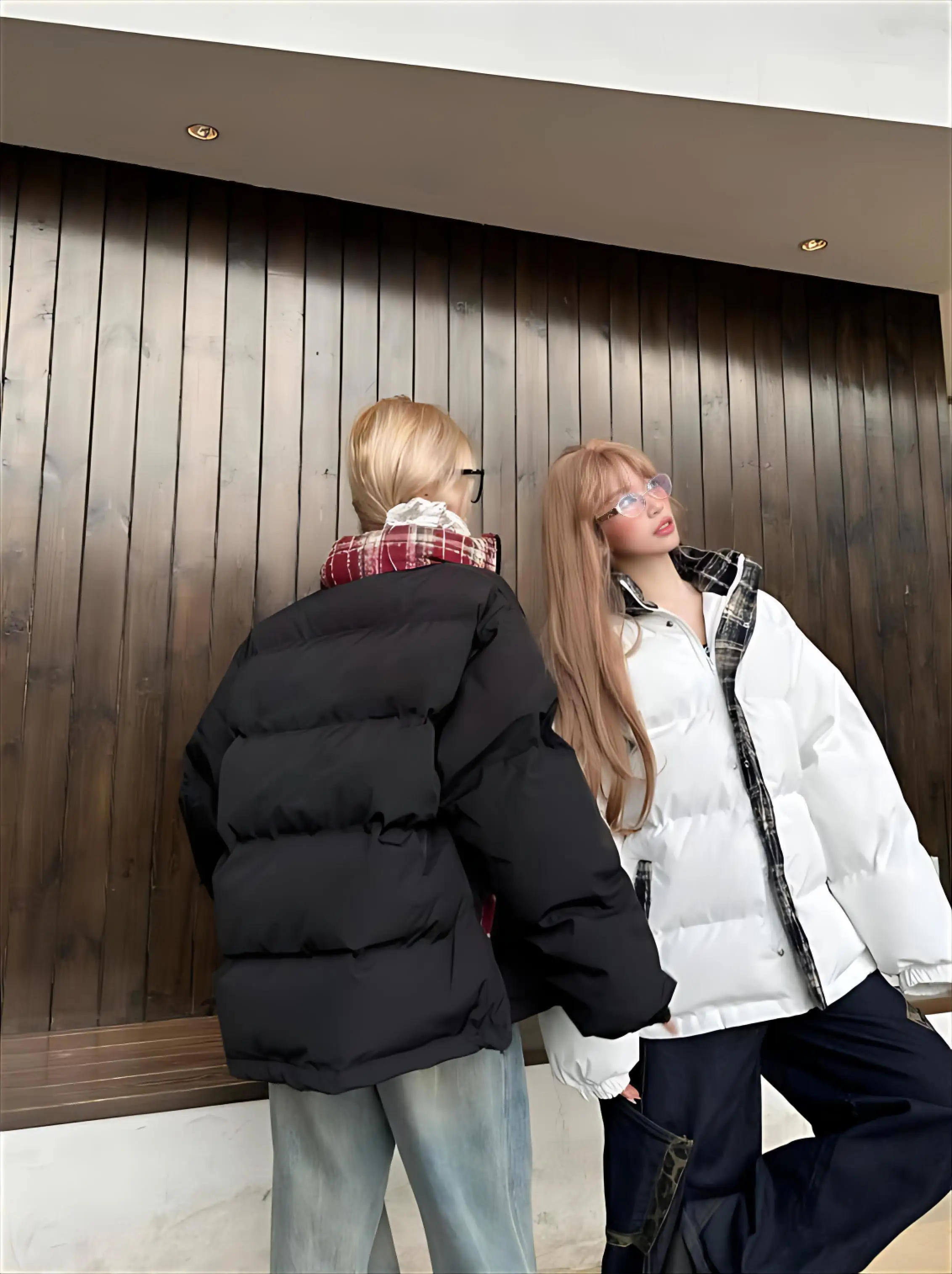 

Куртка-парка женская в корейском стиле: яркая, универсальная, привлекательная, разнообразная, насыщенная, объемная, эффектная, с вертикальными полосками, вельветовая.