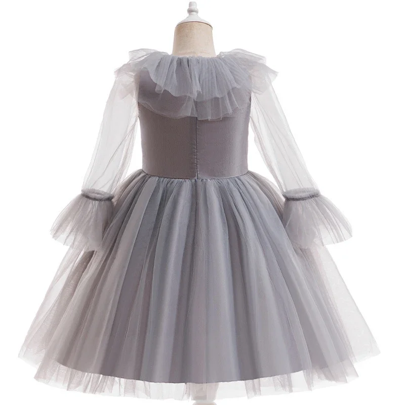 Graues Clown-Kostümkleid für kleine Mädchen mit langen transparenten Netzärmeln und roten Pompons für Kinder, Halloween, Karneval, Geburtstagsfeier. – Detail 13