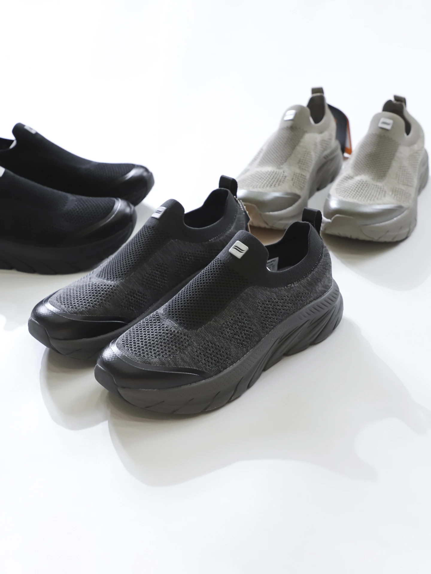 

Men's Casual Sport Shoes Breathable Mesh 3D Embossed High Elastic Shock Absorption Slip-On Low Cut Flat Bottom EVA Footbed