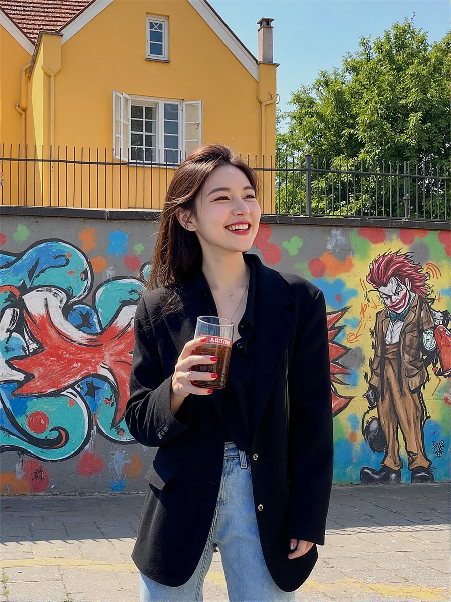 เสื้อท็อปสีดำขาว ลายทาง แต่งกระเป๋า ทรงเข้ารูป สไตล์นักเรียน แฟชั่น ทันสมัย แขนเจ็ดส่วน มีแผ่นรองไหล่