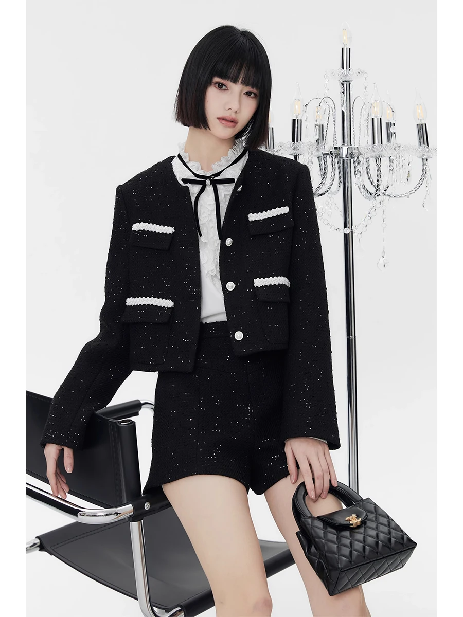 

Элегантный шерстяной костюм Morii: пальто прямого кроя и брюки с высокой талией для весны и лета