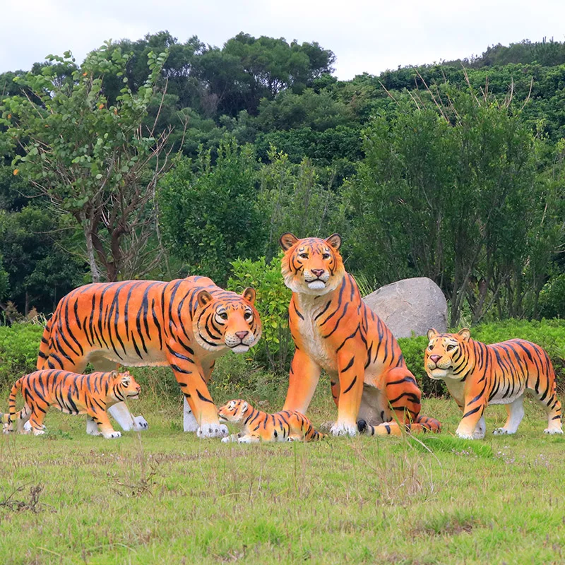 Escultura de tigre de simulación al aire libre, animal, jardín, paisaje, patio de aterrizaje, tigre blanco, modelo grande de fibra de vidrio