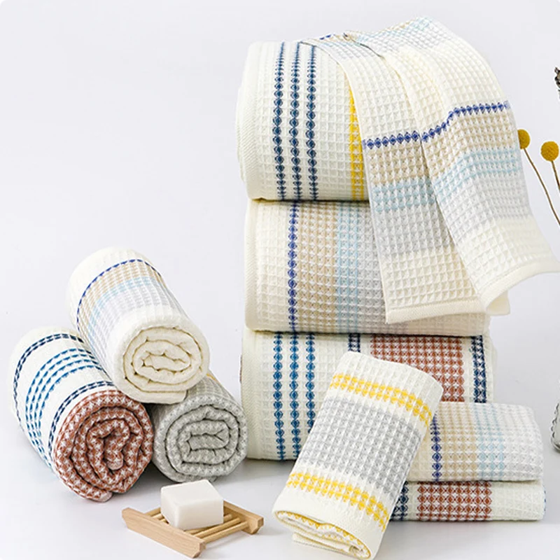 La toalla de baño tipo gofre 100% algodón puro es suave y absorbente para adultos. La toalla de baño de panal es esponjosa y agradable para la piel.