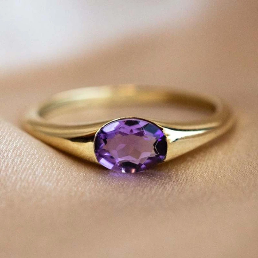 Simple and fashionable purple zircon ring inlaid