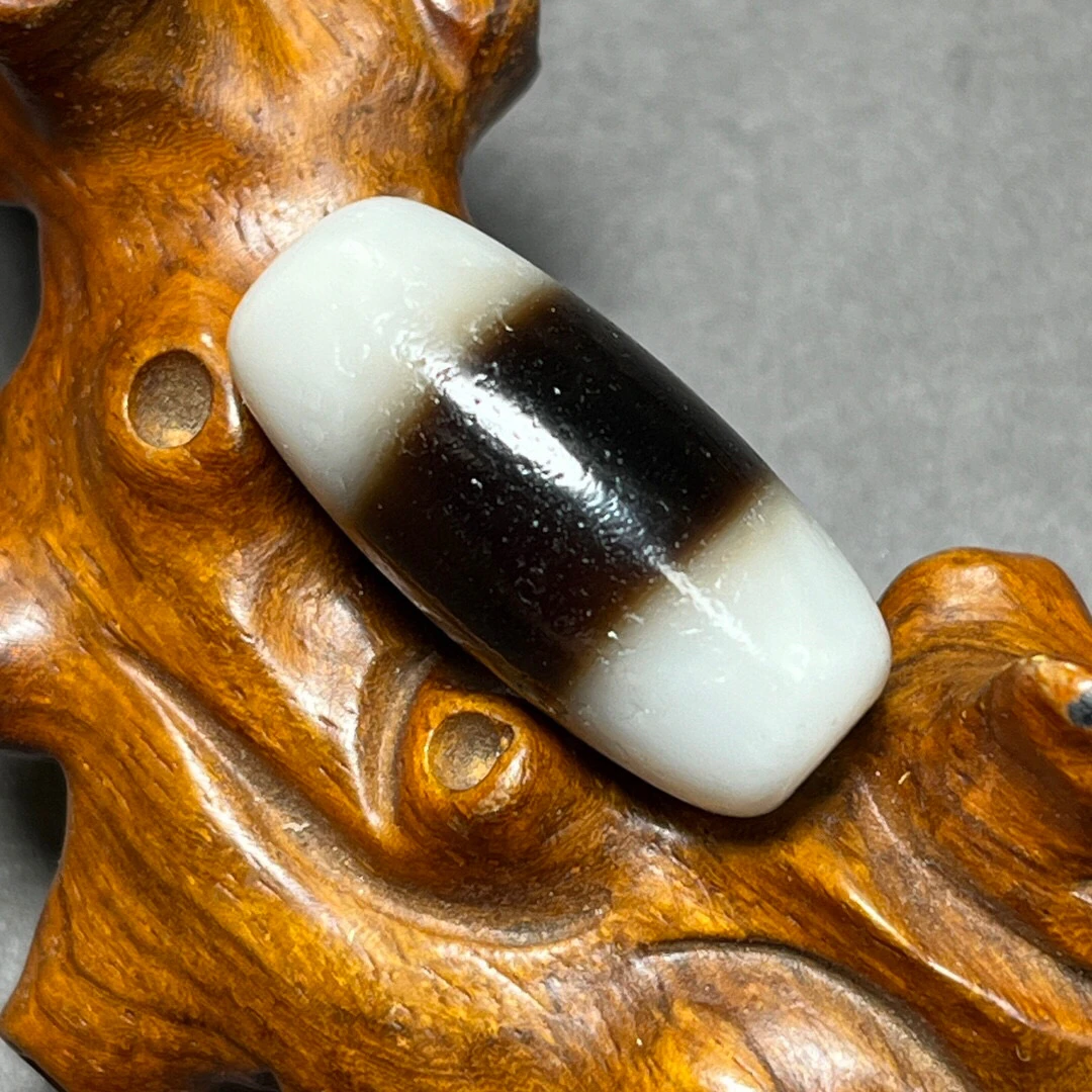 Tibet black and white pharmacist line dzi beads pendant Fenghua horseshoe pattern agate chalcedony dzi beads loose beads accesso