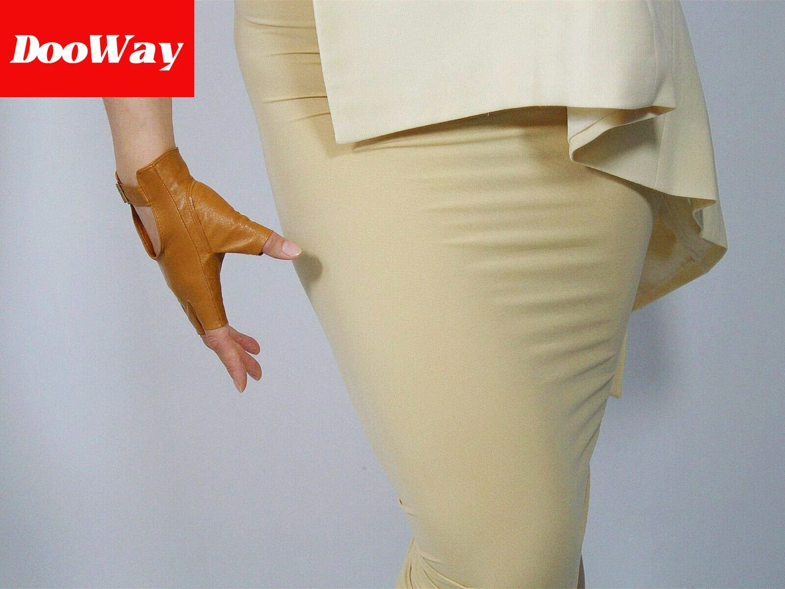 DooWay قفازات بدون أصابع للنساء بني من الجلد الطبيعي قصيرة المعصم نصف إصبع قفاز فضي بإبزيم مربع للقيادة الرياضية في الهواء الطلق