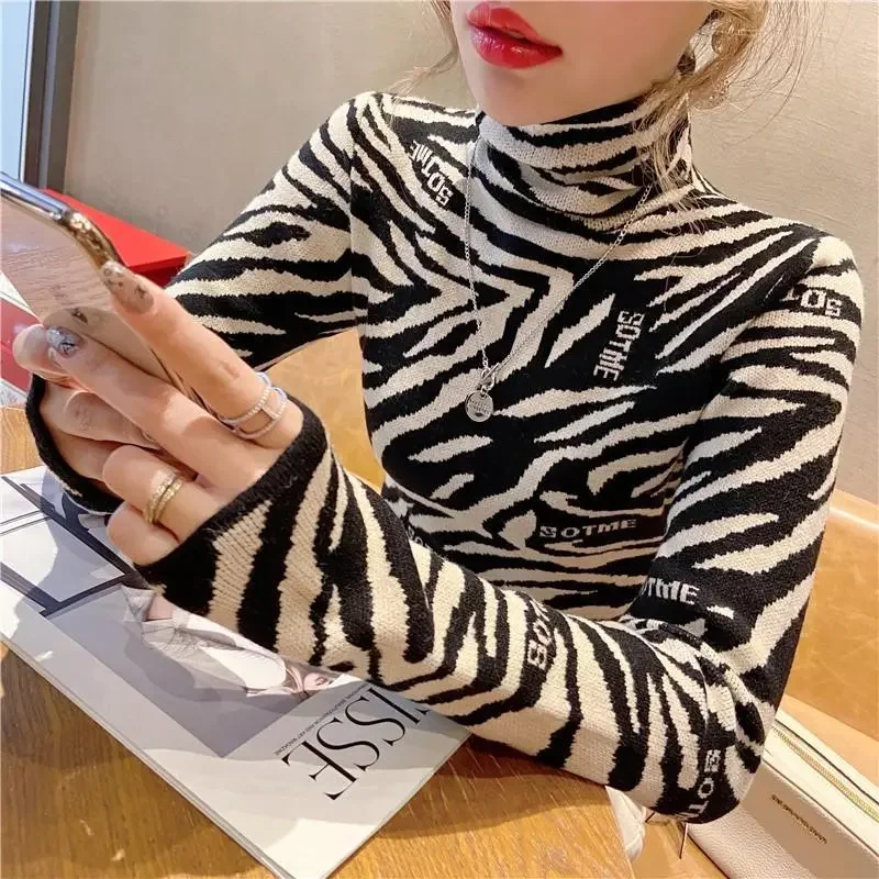 Double-sided German Velvet Pile Collar Base Shirt for Women in Autumn and Winter Warm Leopard Print Fashionable Slim Women's Top